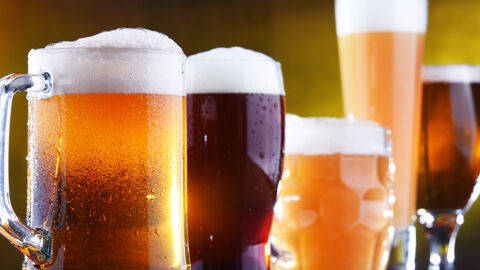 Verschiedene Gläser mit unterschiedlichen Biersorten