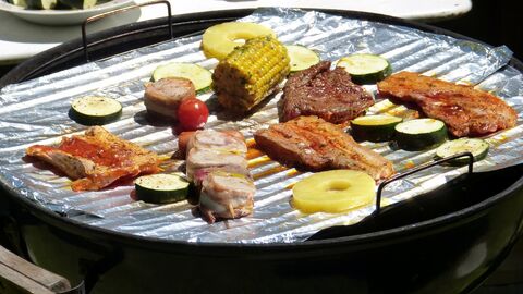 Grillgut auf Alufolie Grillgut auf Alufolie