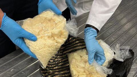 Kontrolle eines Gepäckstückes