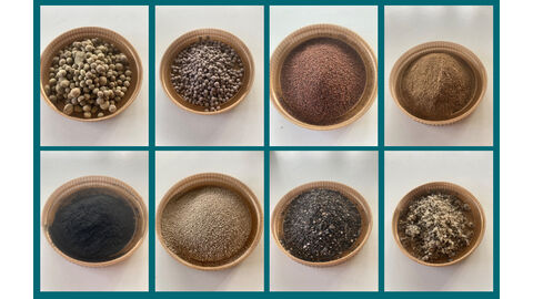 Acht unterschiedliche Rezyklate in kleinen Schüsselchen