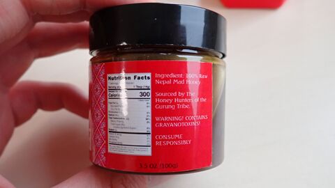 Mad Honey – Verrückter Honig Ein Glas mit pontischem Honig und Inhaltsbeschreibung