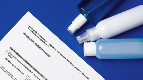 Kosmetik Flaschen mit Formular zum ausfüllen