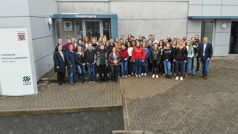 Gruppenfoto der Mitarbeitenden der Abteilung Veterinärmedizin